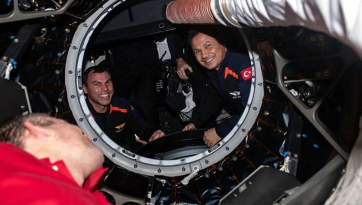 Türkiye’nin ilk astronotu Alper Gezeravcı’nın uzaydan yeni görüntüsü! Mutluluğu yüzünden okundu