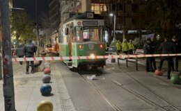 Kadıköy’de torununu kurtaran kadın tramvayın altında kalarak hayatını kaybetti