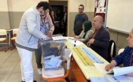 İlker Aksum, oy kullanırken pusulanın katlanmasının zor olduğunu belirtti