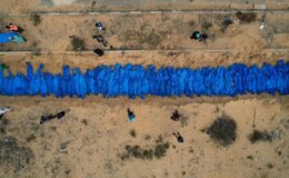 İsrail bunu da yaptı! Yüzlerce Filistinlinin toplu defnedildiği mezarlığa bomba yağdırdılar