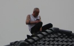 Sakarya’da çatıya çıkıp rastgele ateş açan eski polis memuru, ekipleri alarma geçirdi