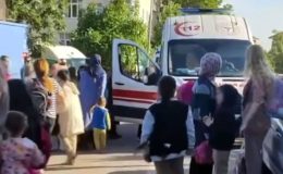 Avcılar’da liselilerin bıçaklı kavgasında 1’i ağır 2 kişi yaralandı