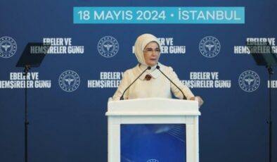 Emine Erdoğan ve Bakan Koca, Ebeler ve Hemşireler Günü’nde düzenlenen programa katıldı
