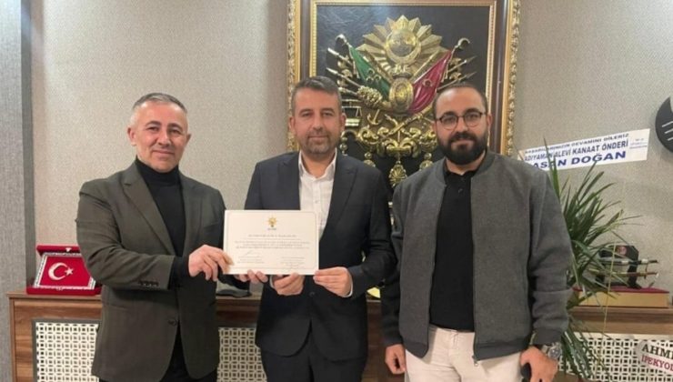 AKP’li üyeler istifa etti: Yeni başkanın CHP’ye oy topladığı iddia edildi