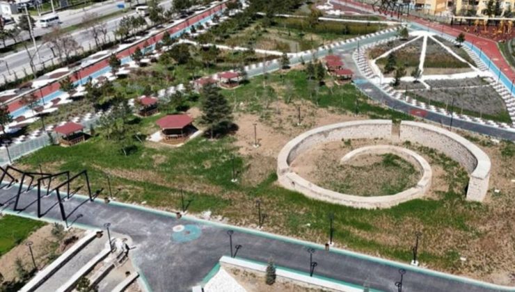 Belediye AKP’den CHP’ye geçmişti! Millet bahçesine Bülent Ecevit’in ismi verildi