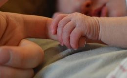 Bir yenidoğan vakası daha: ‘Bebeğimi 14 gün boşu boşuna beklettiler’