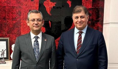 Cemil Tugay’dan ‘Atatürk’lü kurultay mesajı