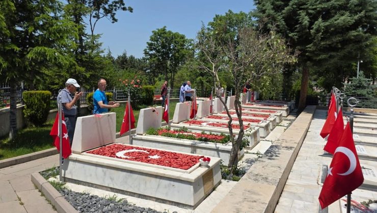 Valiliğin bayramlaşma törenine şehit ailelerinden protesto